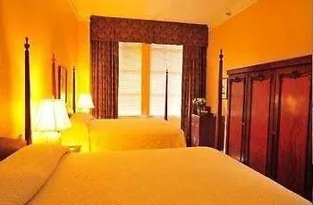 Governors Hotel 2*