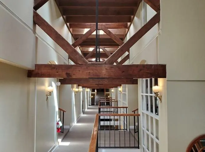 Hotel Governors